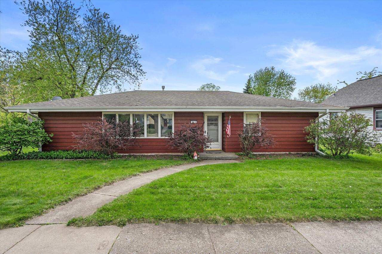 916 S Grand Ave, Waukesha, WI 53186