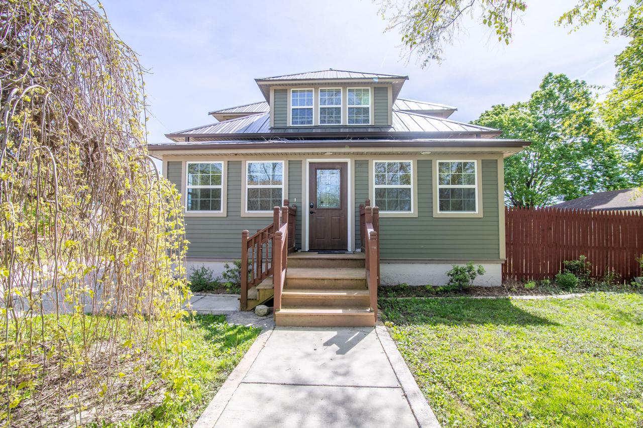 N4812 N Helenville Rd, Jefferson, WI 53137