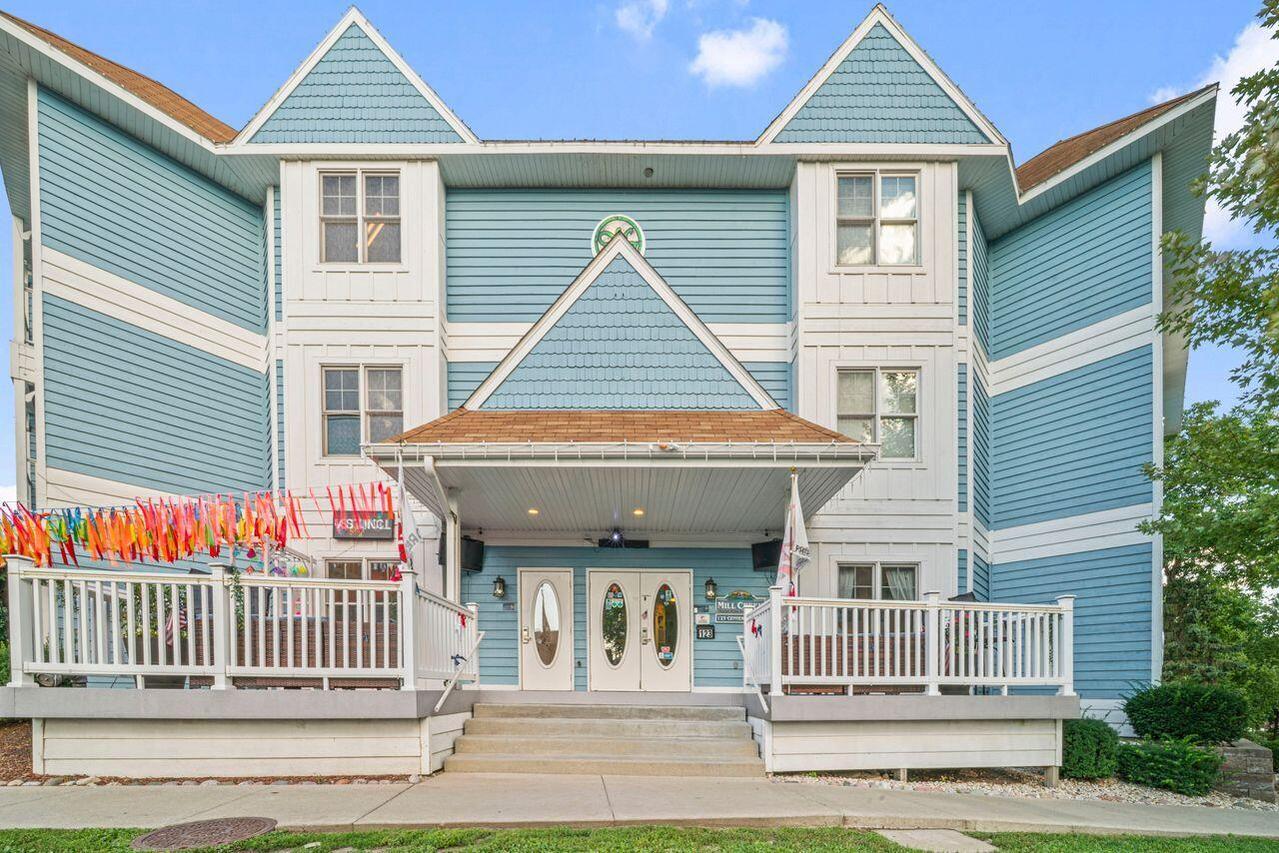 123 Center St #211, Lake Geneva, WI 53147
