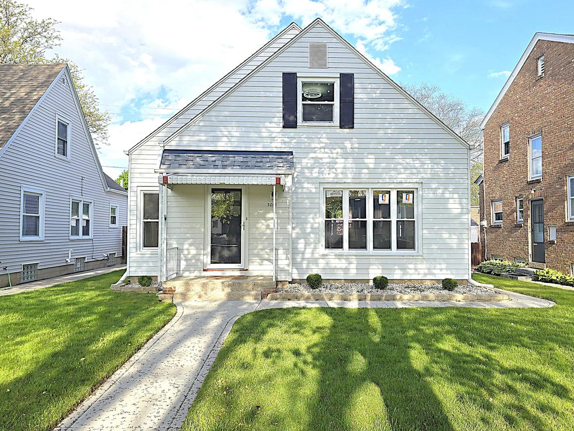 3018 N 77th St, Milwaukee, WI 53222
