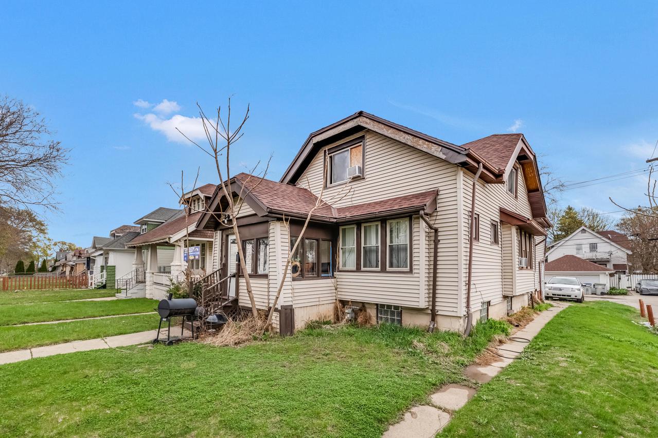 2320 N 47th St, Milwaukee, WI 53210