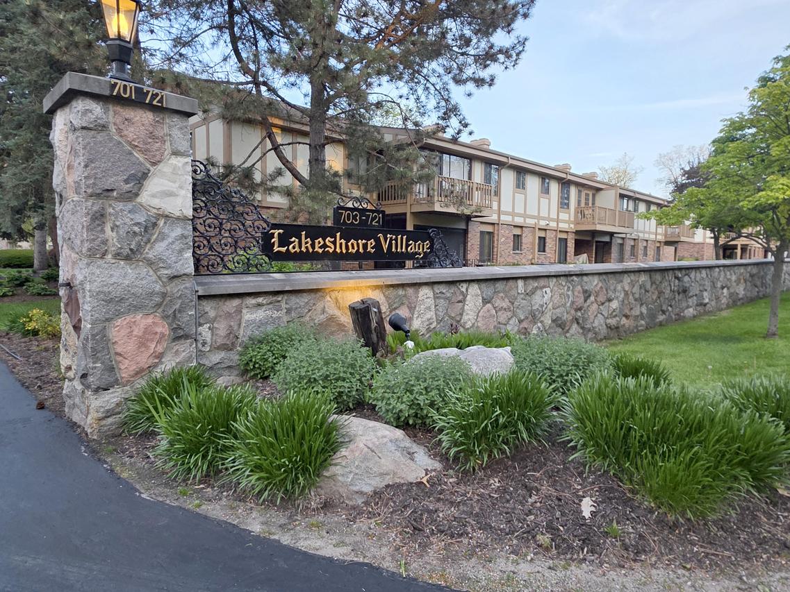 709 S Lake Shore #4F, Lake Geneva, WI 53147