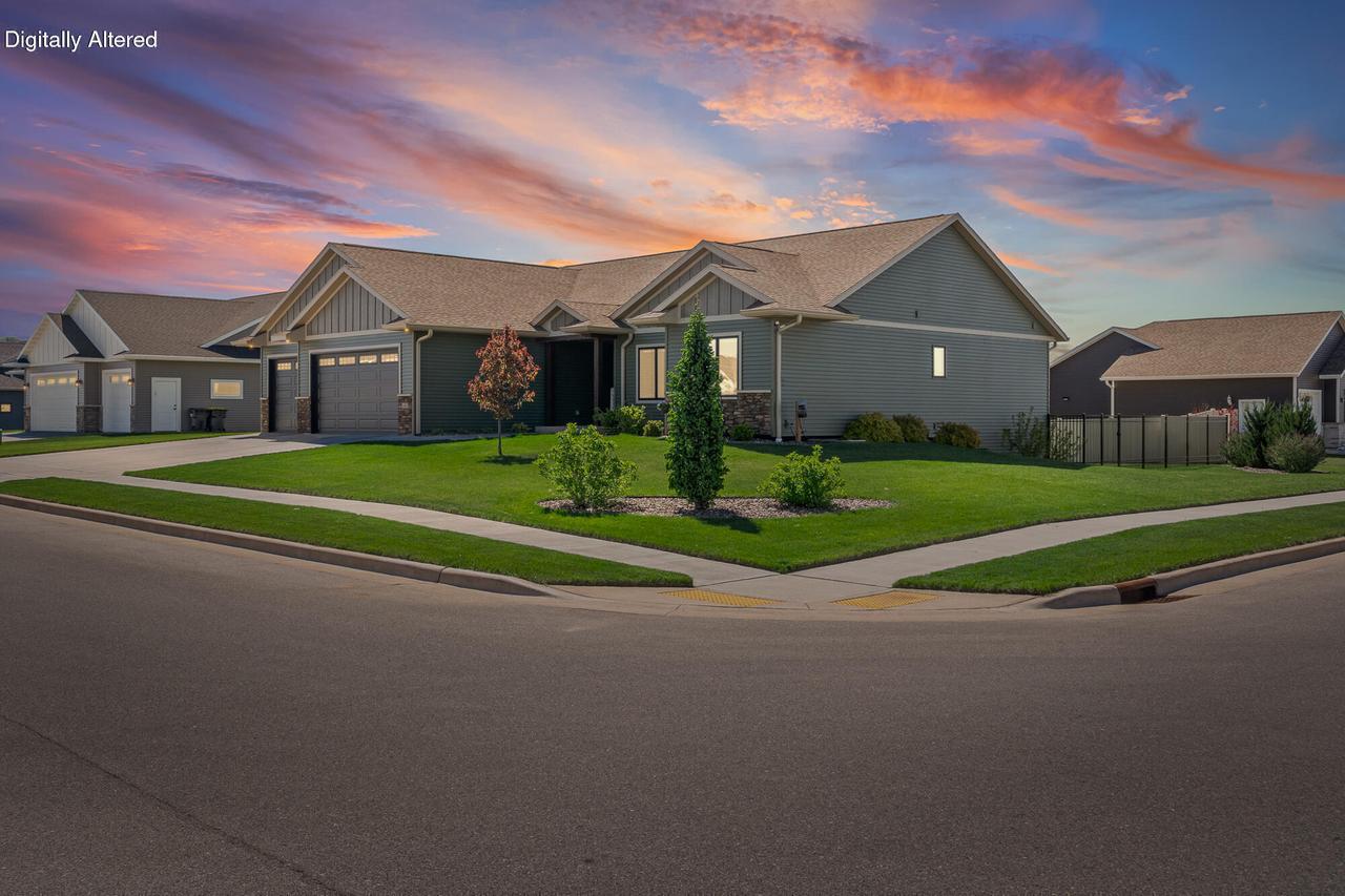 648 Silver Dr, Holmen, WI 54636