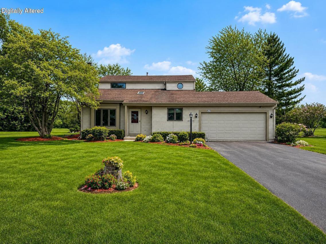 W354N5766 Lisbon Rd, Oconomowoc, WI 53066