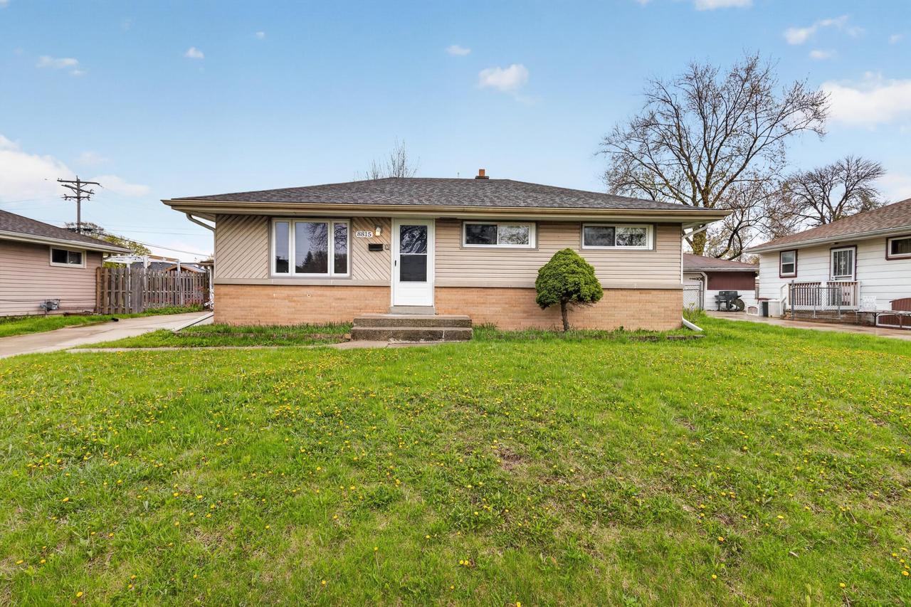 8815 W Monrovia Ave, Milwaukee, WI 53225