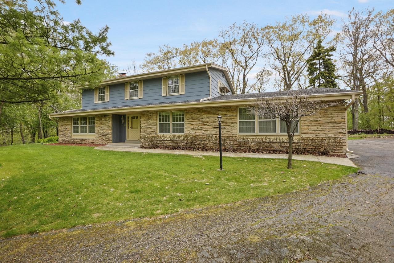 W307N7172 Club Ct, Merton, WI 53029