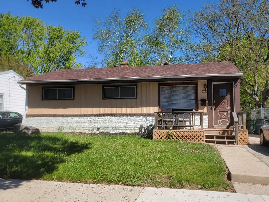8162 W Kathryn Ave, Milwaukee, WI 53218