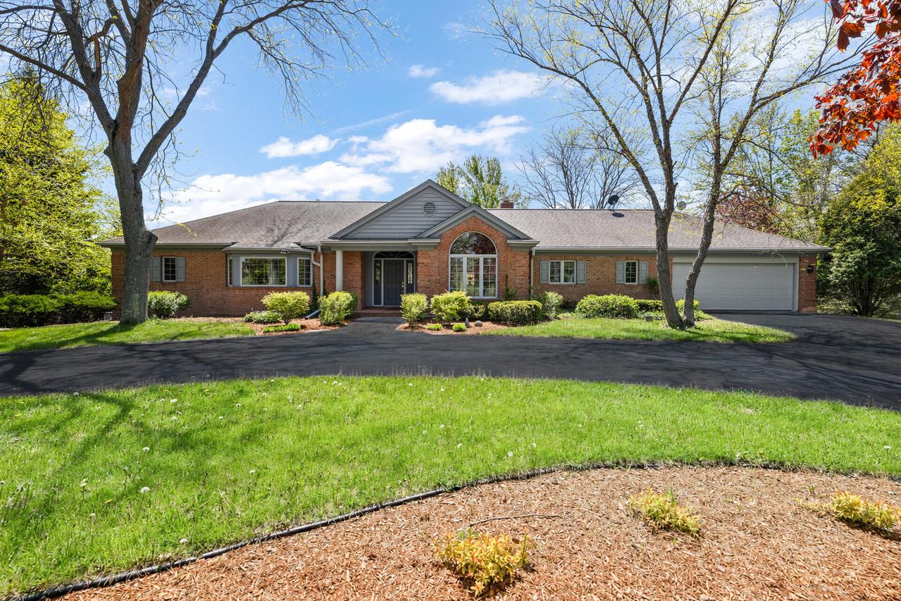 1041 Horns Corners, Cedarburg, WI 53012