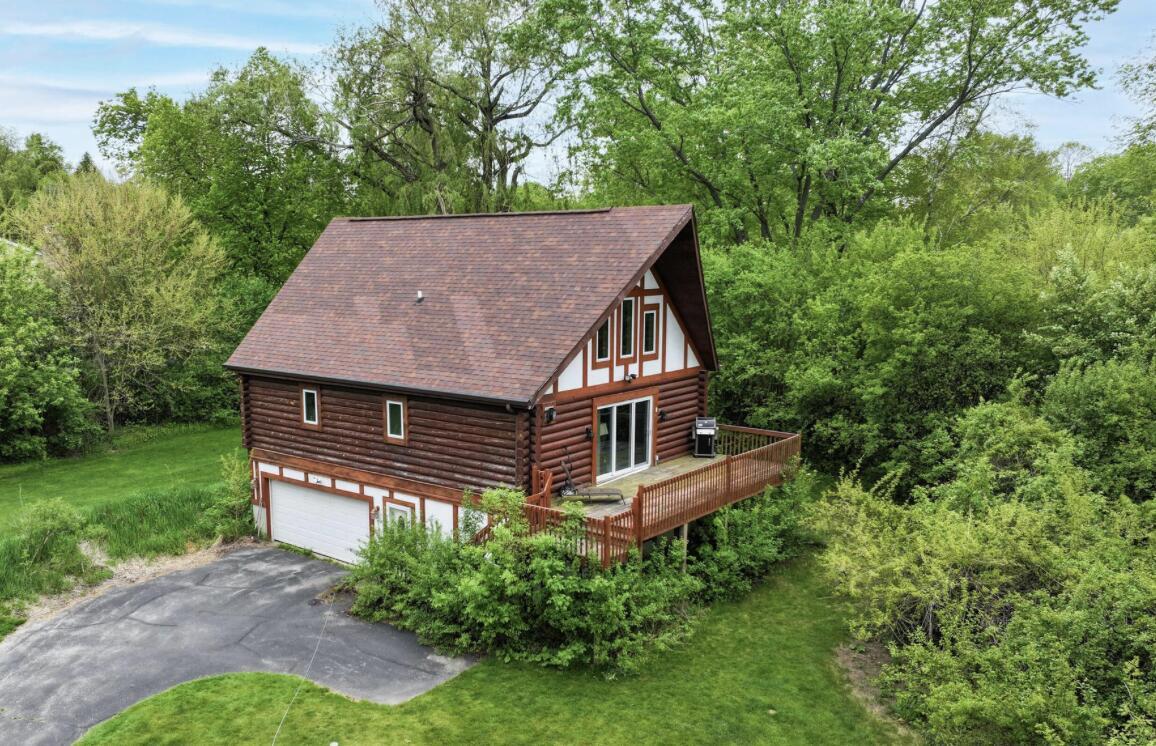 685 Williams Dr, Cedarburg, WI 53012