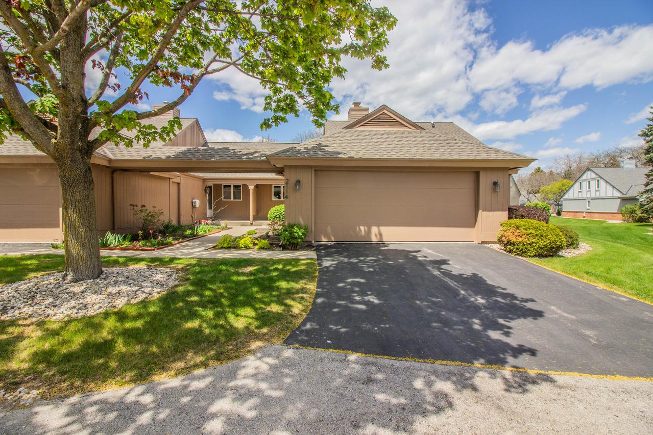 2114 W Norfolk Ct #81, Mequon, WI 53092