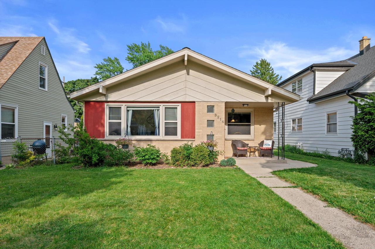 3216 N 88th St, Milwaukee, WI 53222