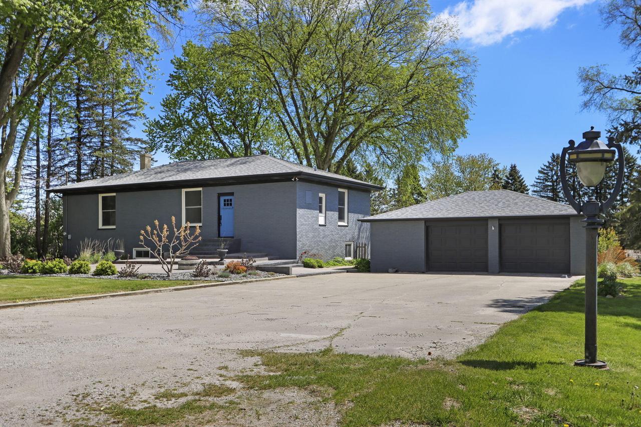 6739 Sportsman Dr, Caledonia, WI 53402