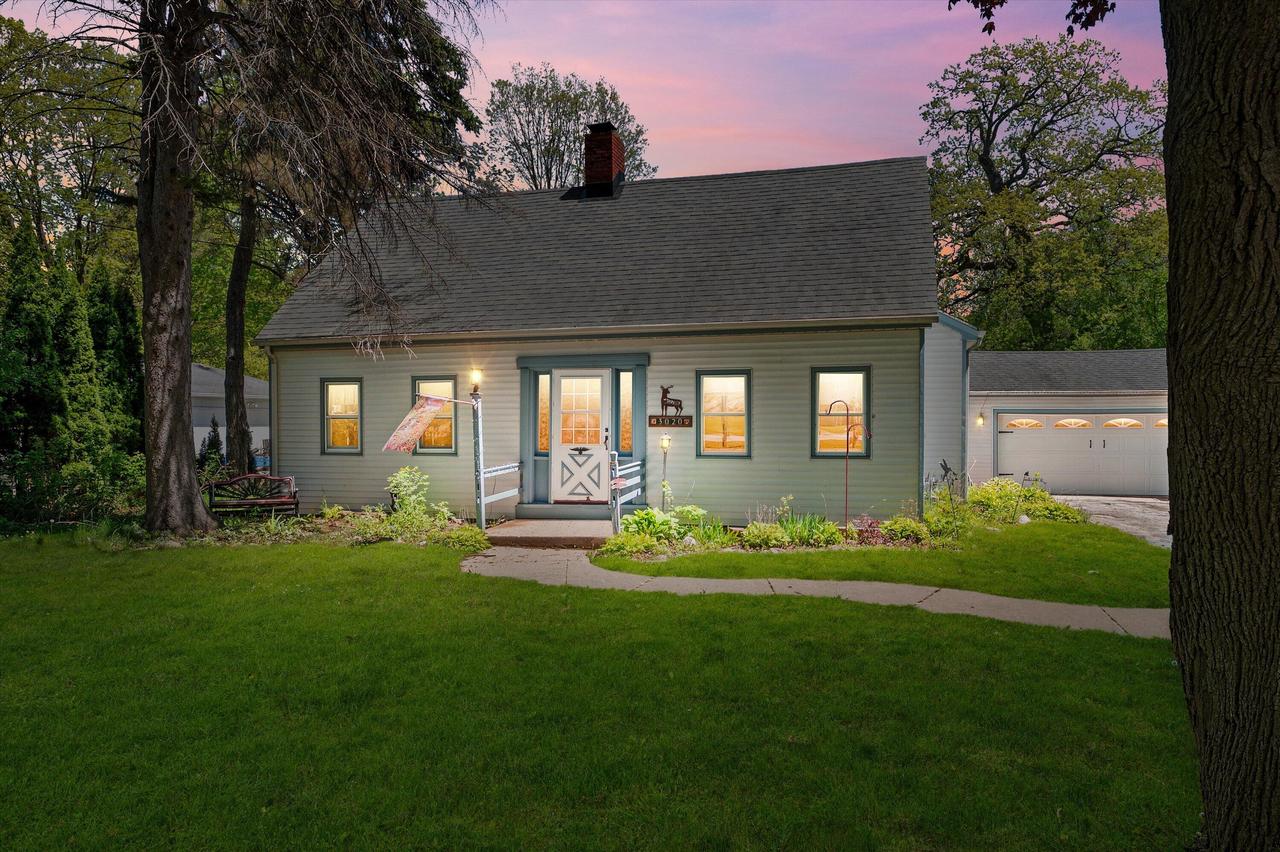 3020 S 124th St, West Allis, WI 53227