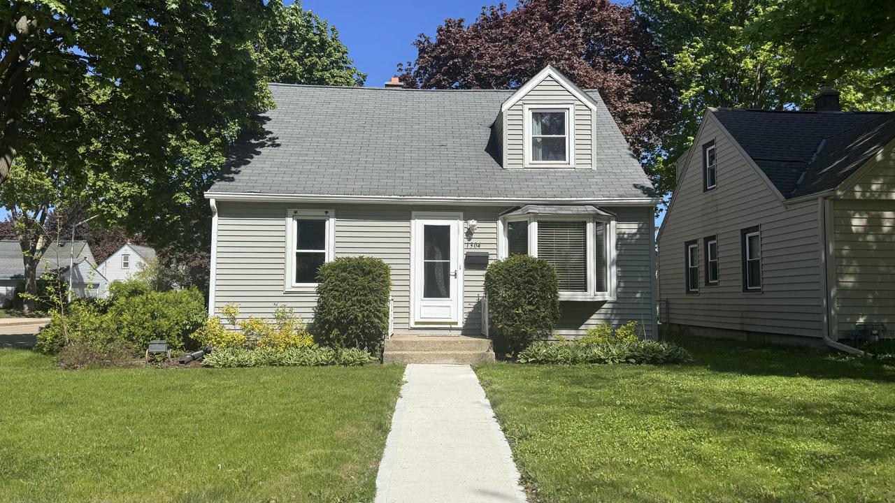 1304 S 115th St, West Allis, WI 53214