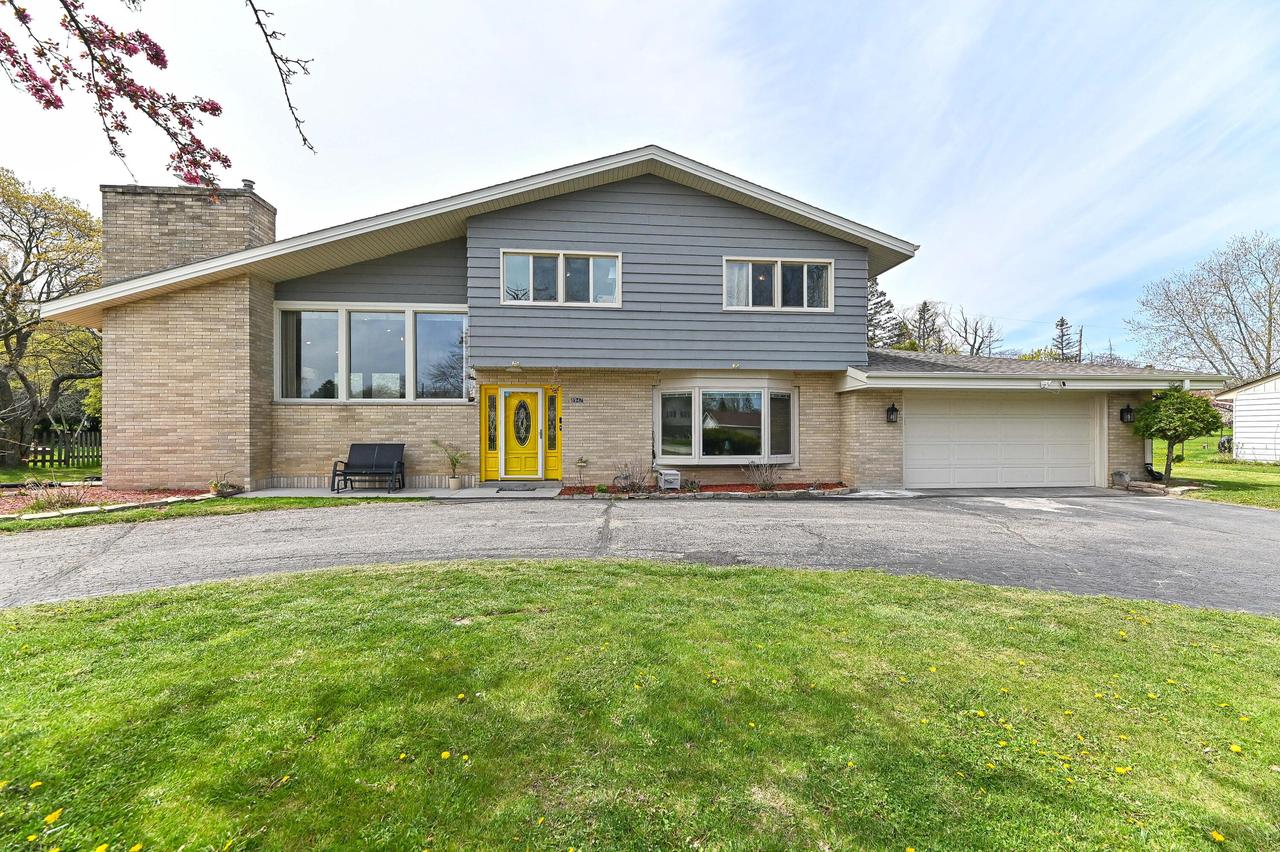 8947 N Santa Monica Blvd, Bayside, WI 53217