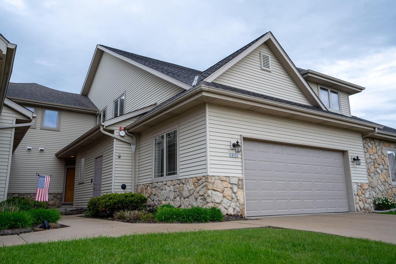 14785 W Wilbur Dr, New Berlin, WI 53151