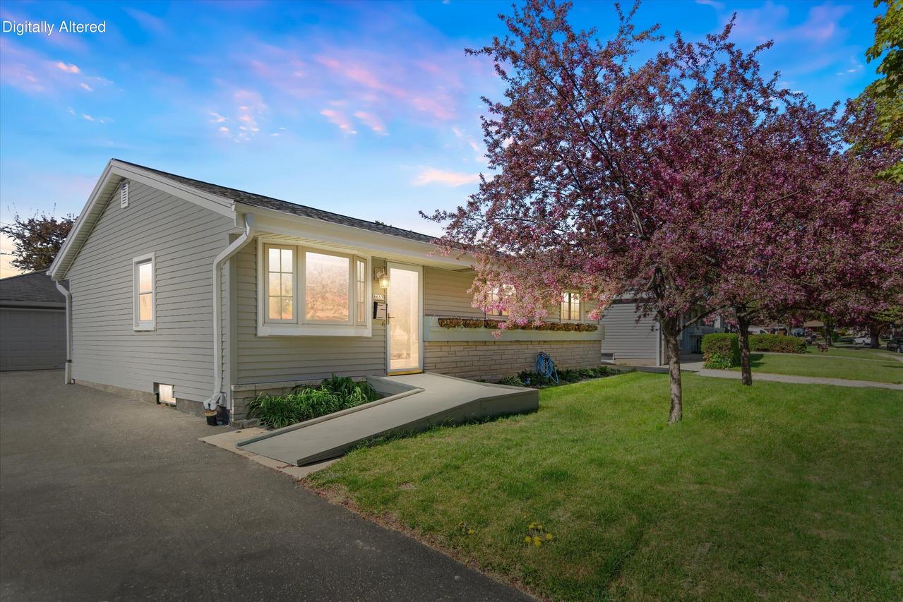8613 W Ohio Ave, Milwaukee, WI 53227