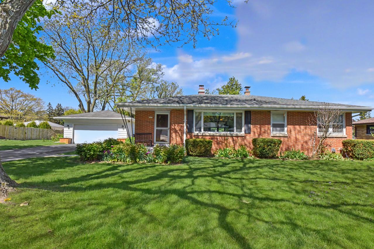 3633 S 158th St, New Berlin, WI 53151
