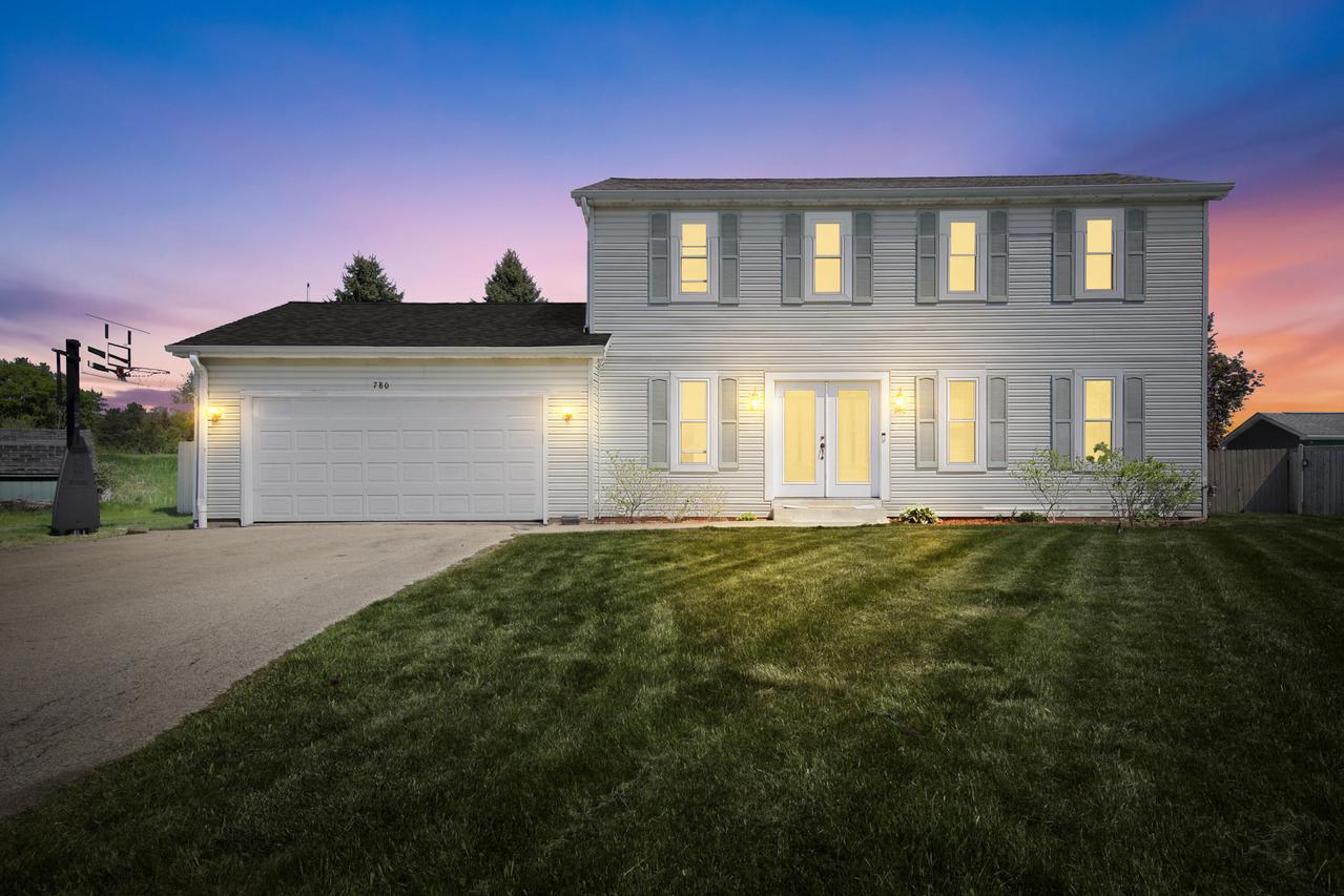 780 W Cardinal Cir, Oak Creek, WI 53154