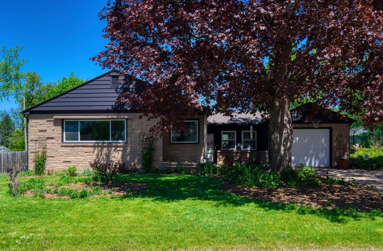 2916 W Valanna Ct, Glendale, WI 53209