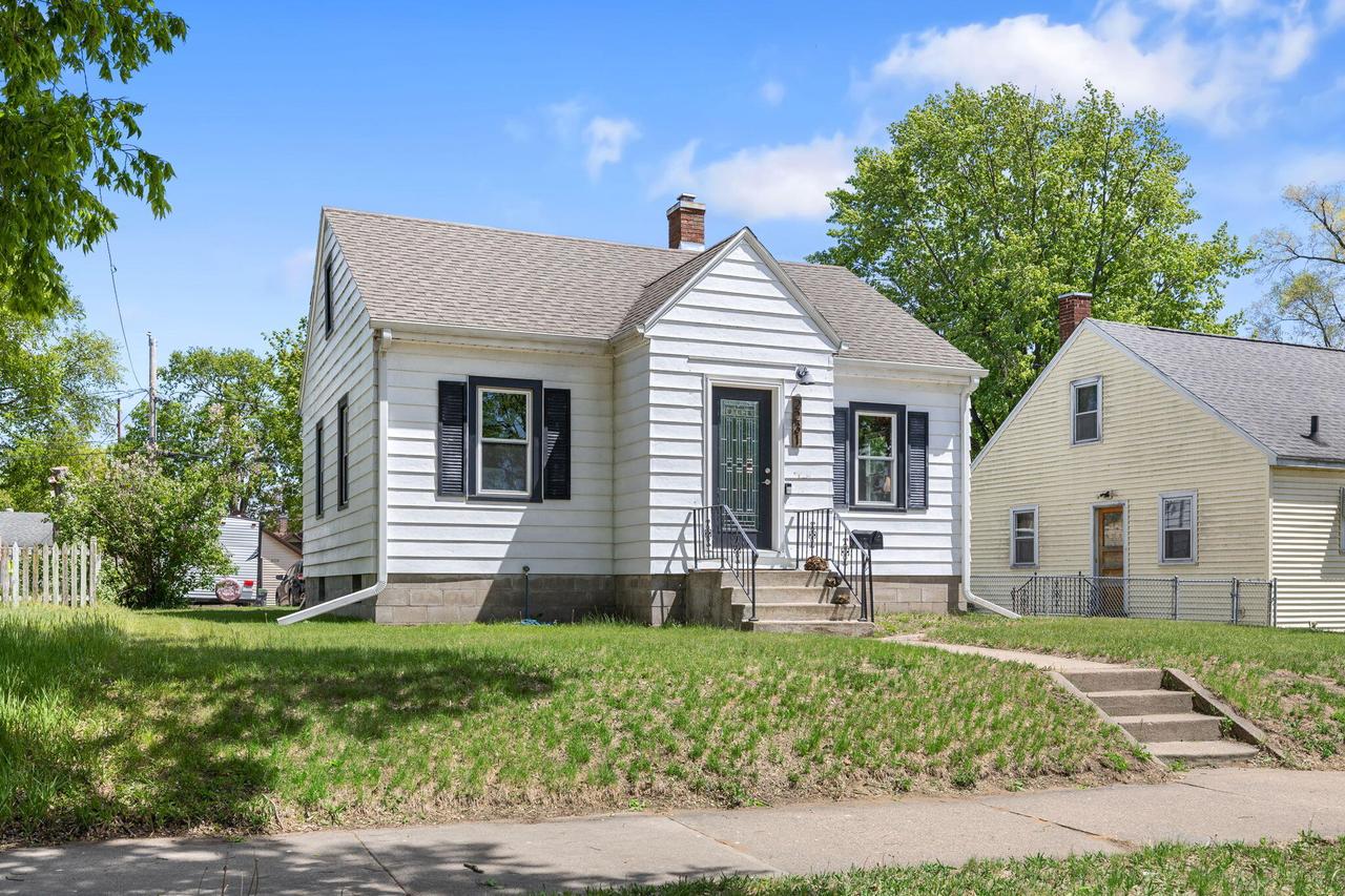 2231 14th St, La Crosse, WI 54601