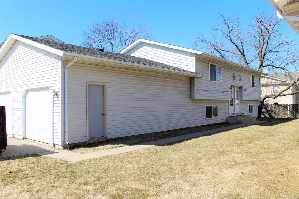 6316 53rd St, Kenosha, WI 53144