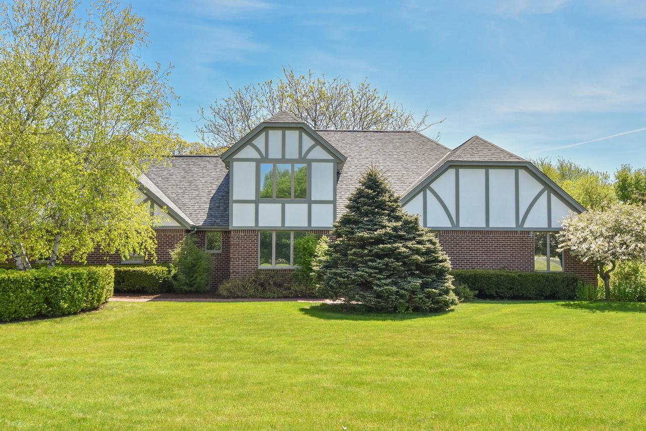 W306S2834 Wild Berry Ln, Genesee, WI 53188