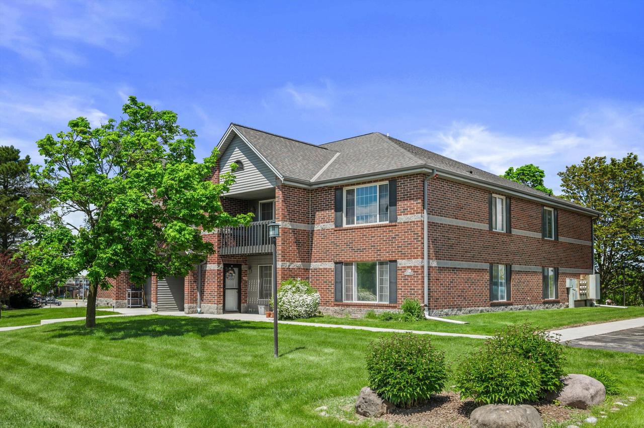 S75W16788 Jacob Ct #15, Muskego, WI 53150