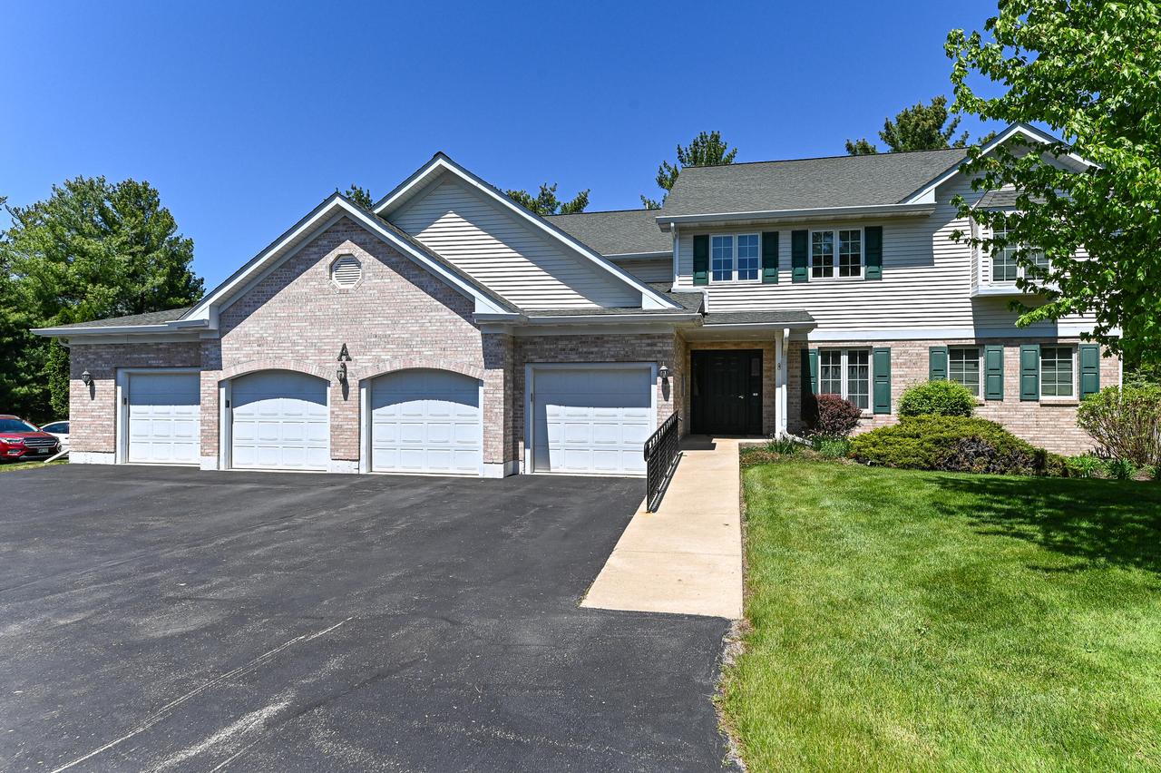 91 Potawatomi Rd #A4, Williams Bay, WI 53191