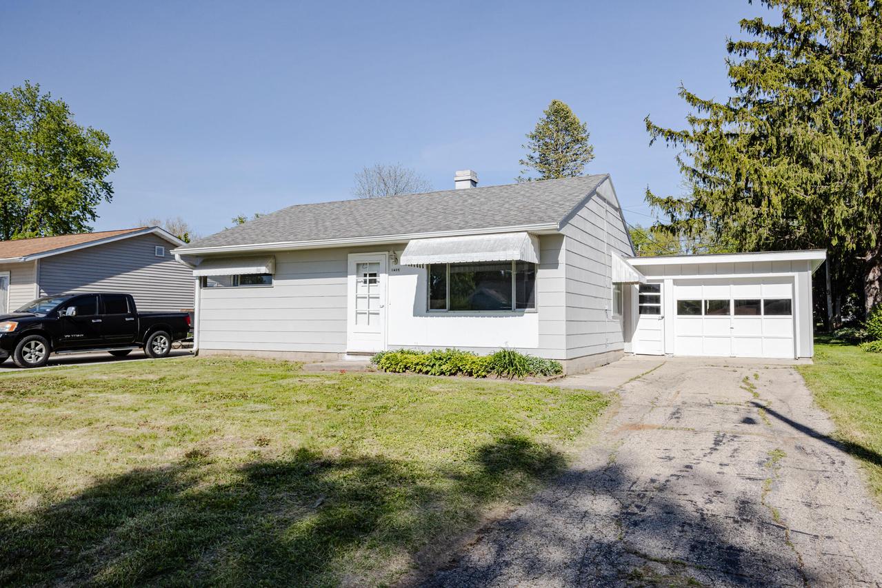 1409 S 10th St, Watertown, WI 53094