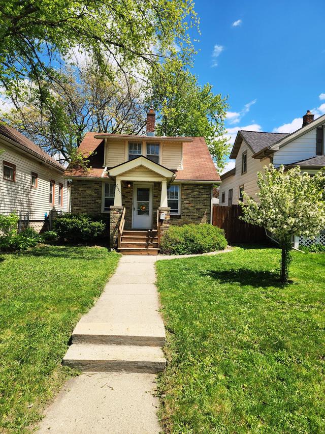 2126 S 77th St, West Allis, WI 53219
