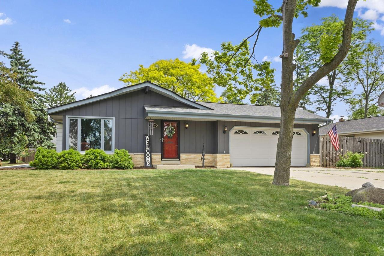 4204 S 93rd St, Greenfield, WI 53228