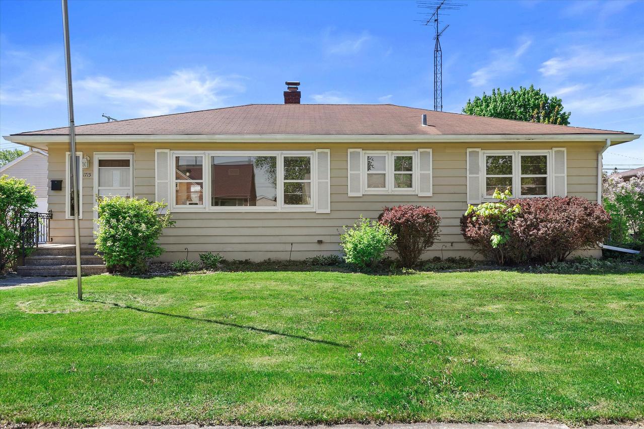 1715 26th St, Kenosha, WI 53140