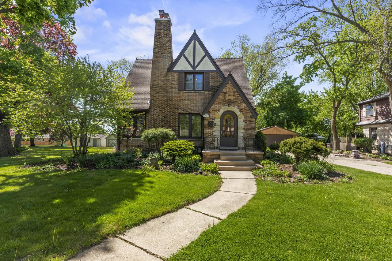 N88W15893 Park Blvd, Menomonee Falls, WI 53051