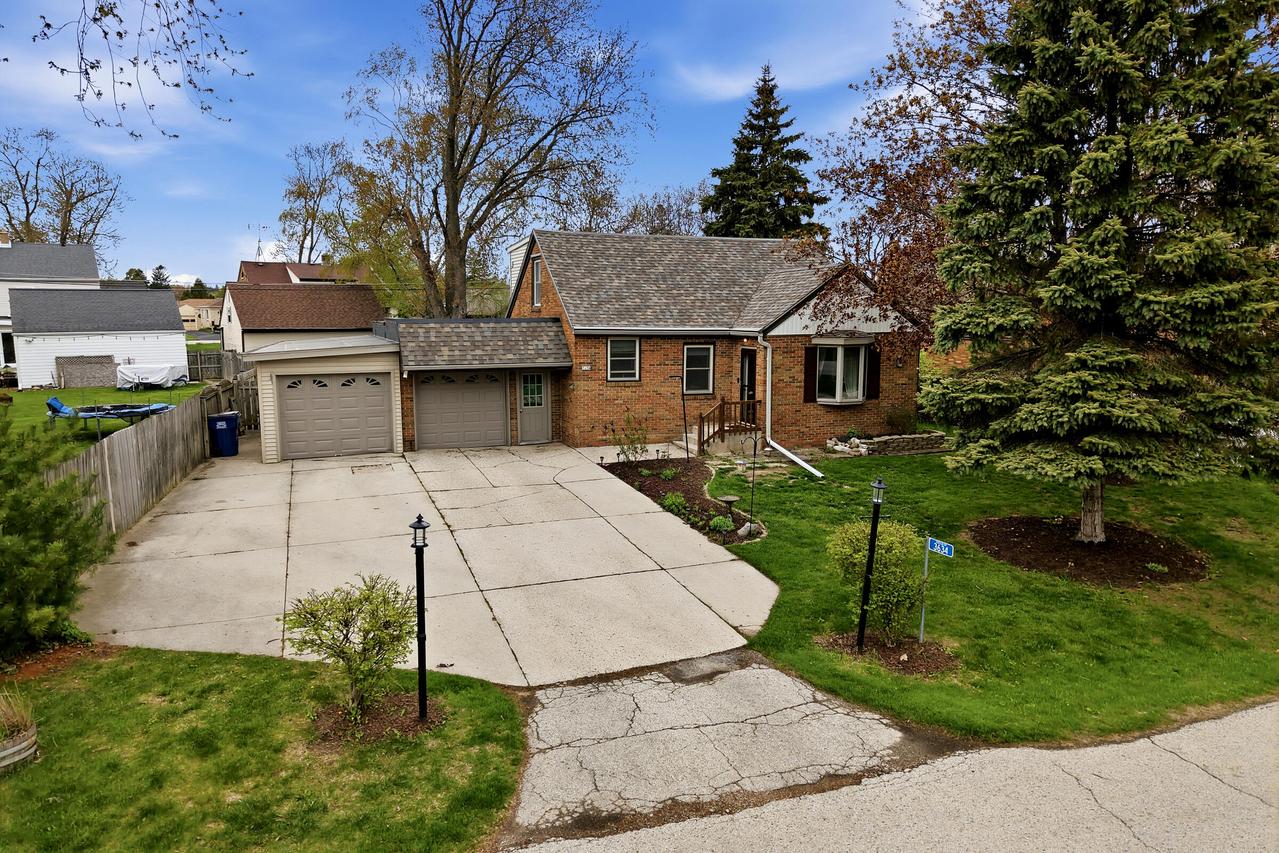 3634 Koehler Dr, Sheboygan, WI 53083