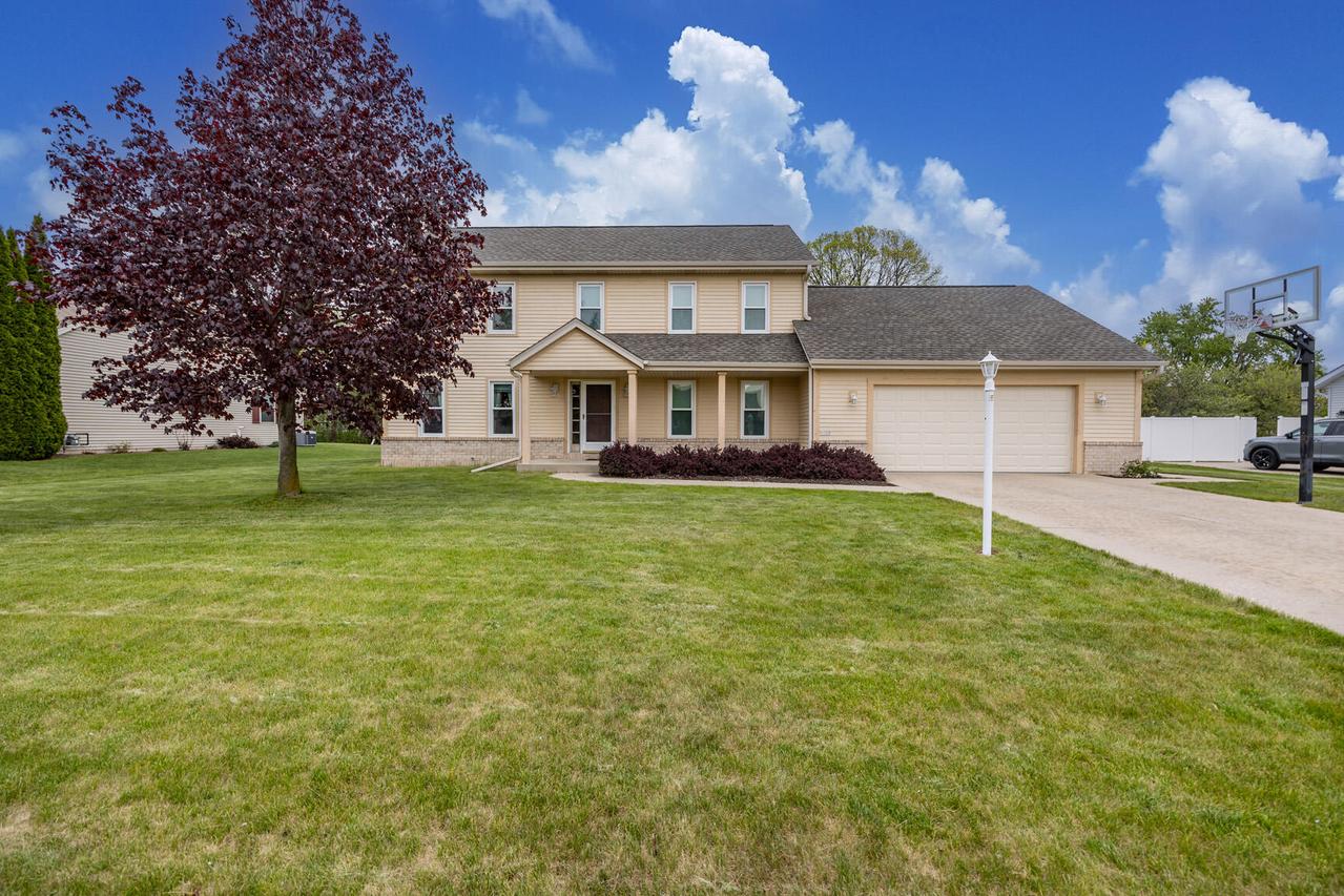 1440 W Mario Ln, Oak Creek, WI 53154