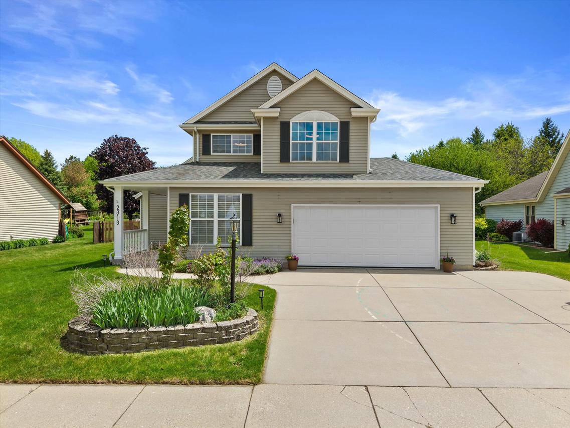 2313 Kestrel Ln, Waukesha, WI 53189