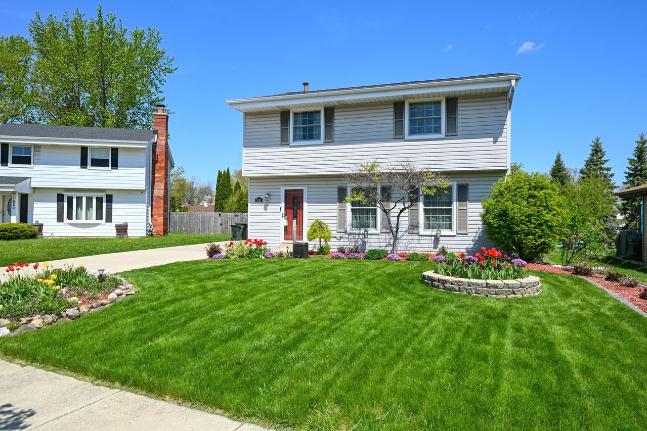 1616 Clark Ct, South Milwaukee, WI 53172