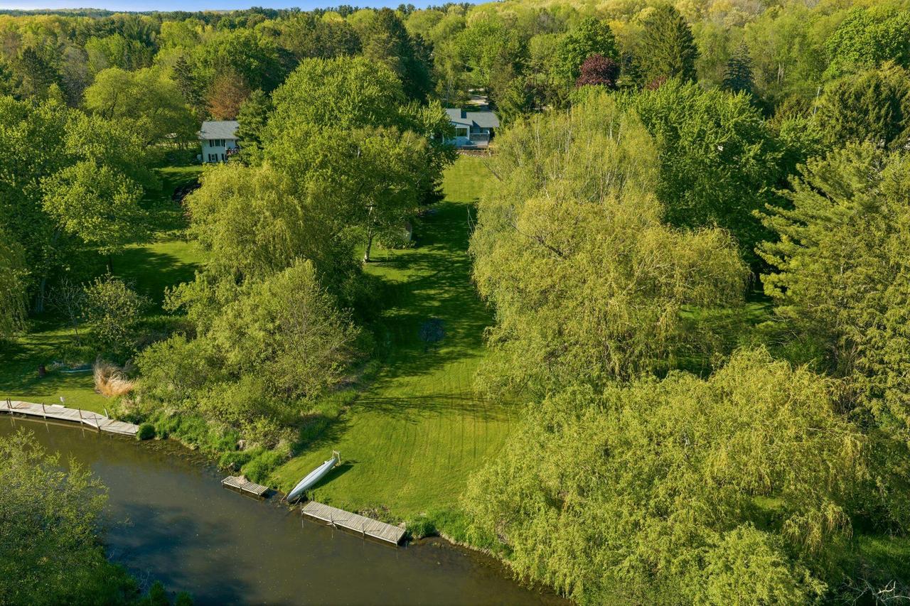 3519 Nagawicka Rd., Delafield, WI 53029