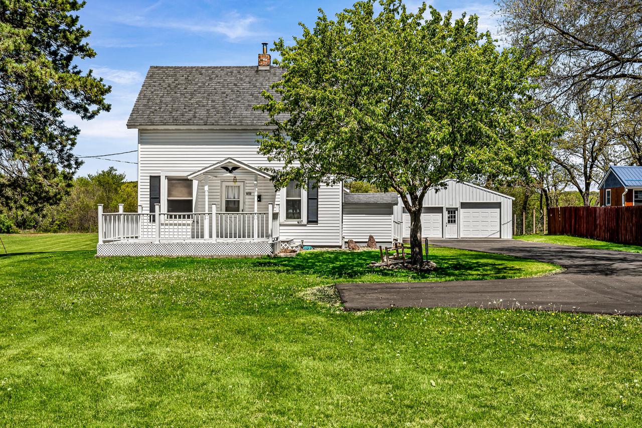 910 E Broadway St, Blair, WI 54616