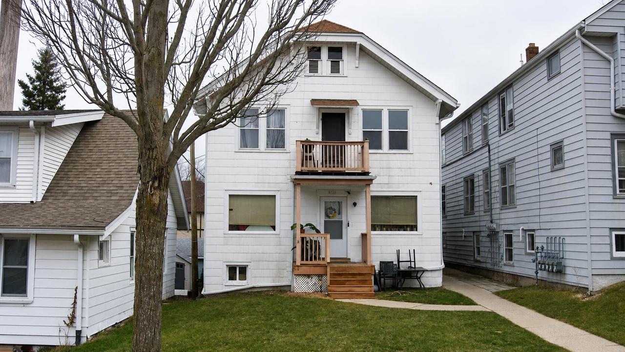 8726 W Mitchell St, West Allis, WI 53214