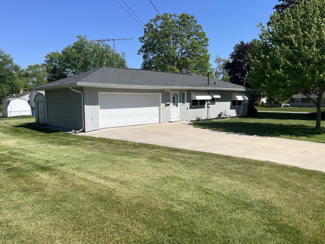 616 Rohda Dr, Waterford, WI 53185