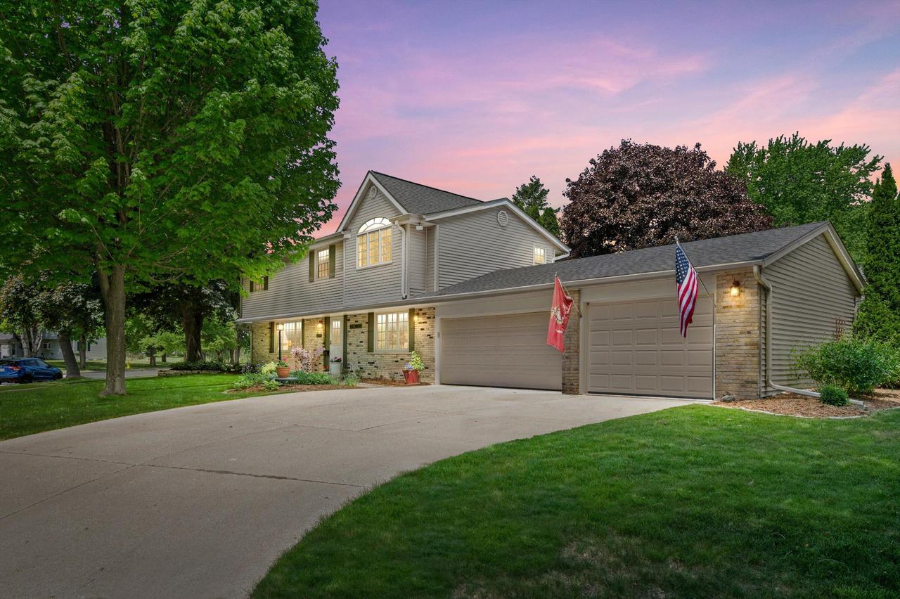 N93W6240 Arbor Dr, Cedarburg, WI 53012
