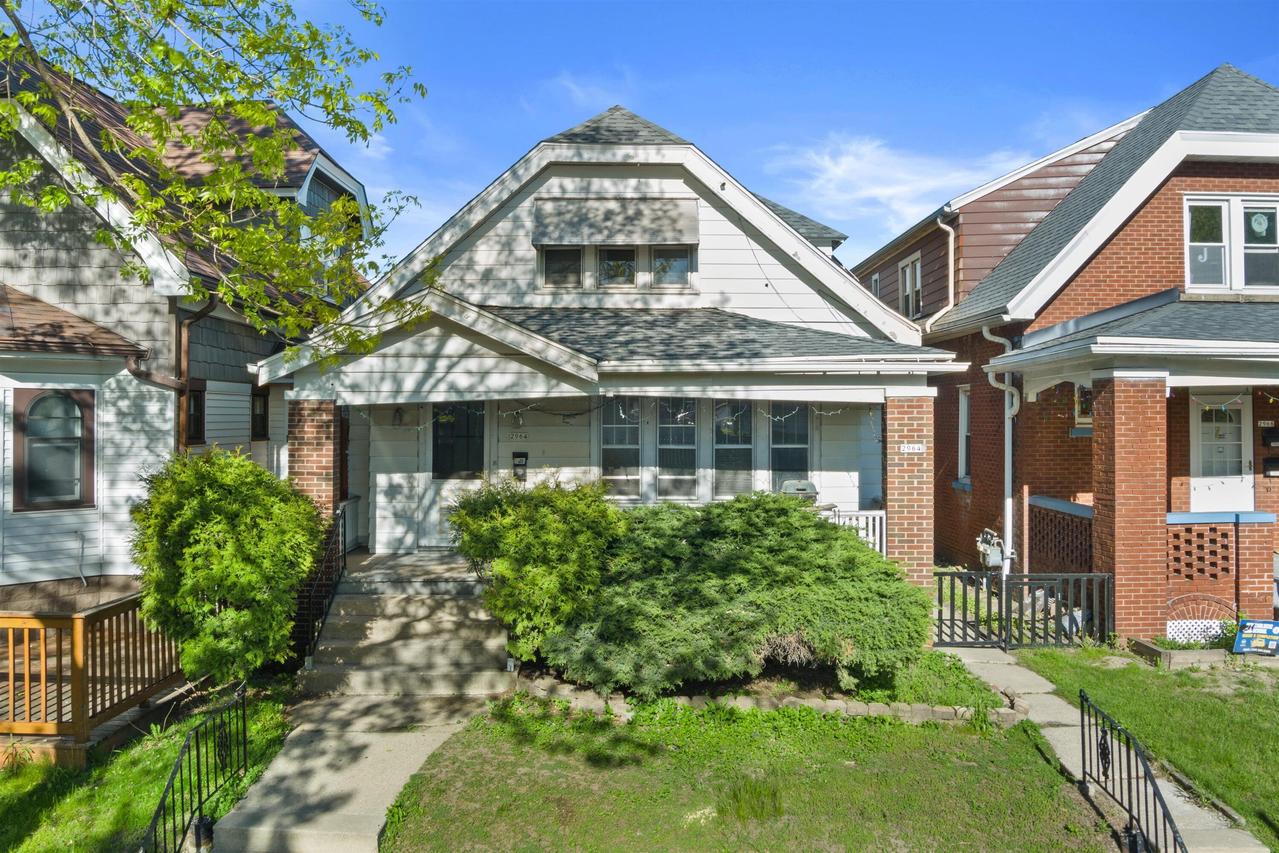 2964 S 11th St, Milwaukee, WI 53215