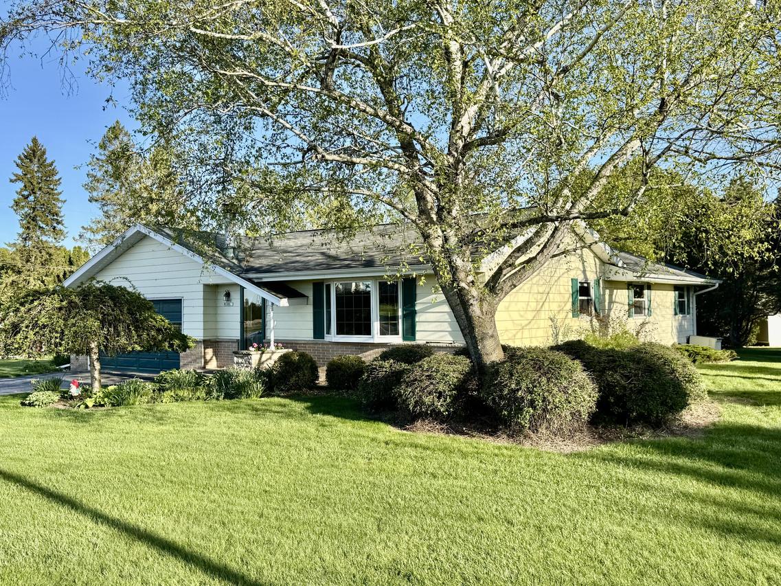 N96W19827 County Line Rd, Menomonee Falls, WI 53051