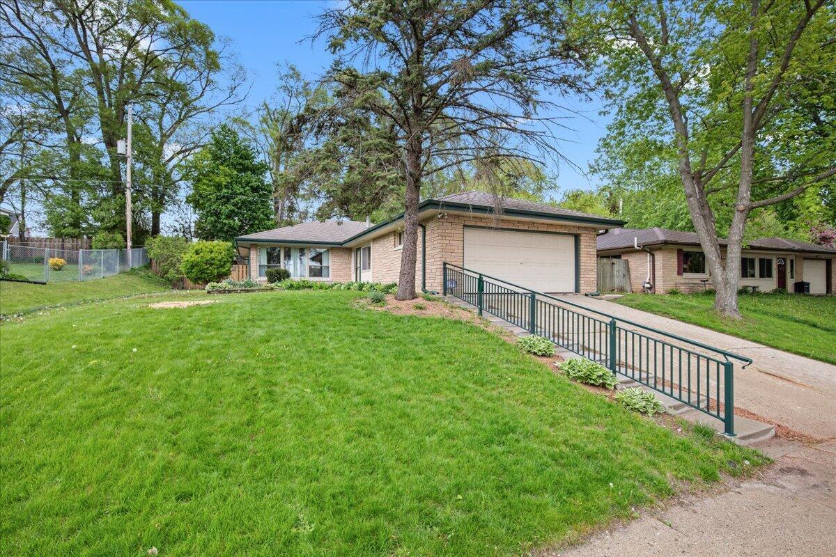 227 S Hine Ave, Waukesha, WI 53188