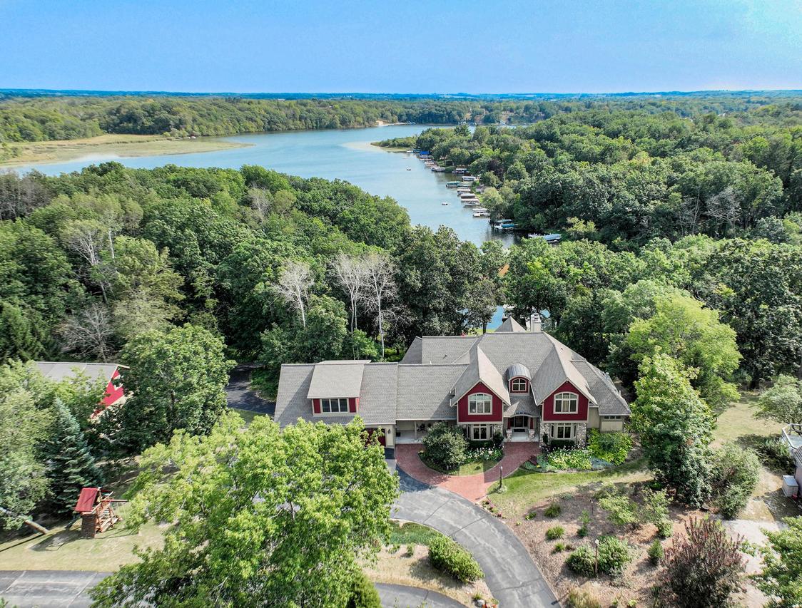W1969 Itsa Little Rd, East Troy, WI 53149