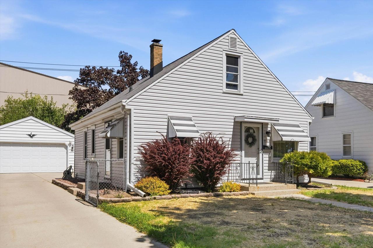 4744 W Montrose Ave, Milwaukee, WI 53219