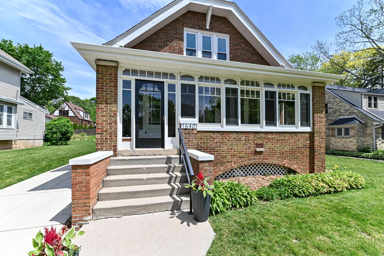 1640 N 69th St, Wauwatosa, WI 53213
