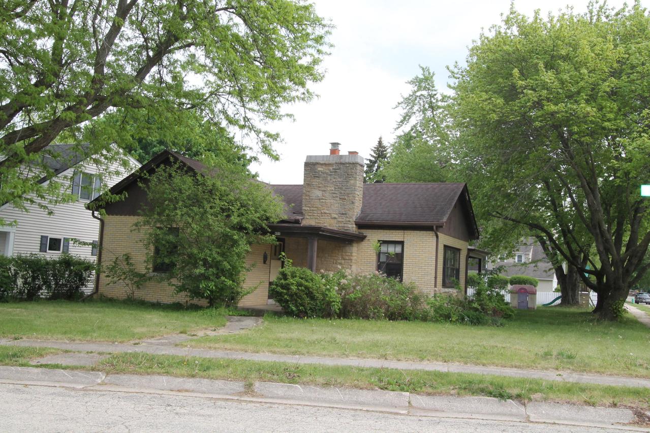 431 Walnut St, Burlington, WI 53105